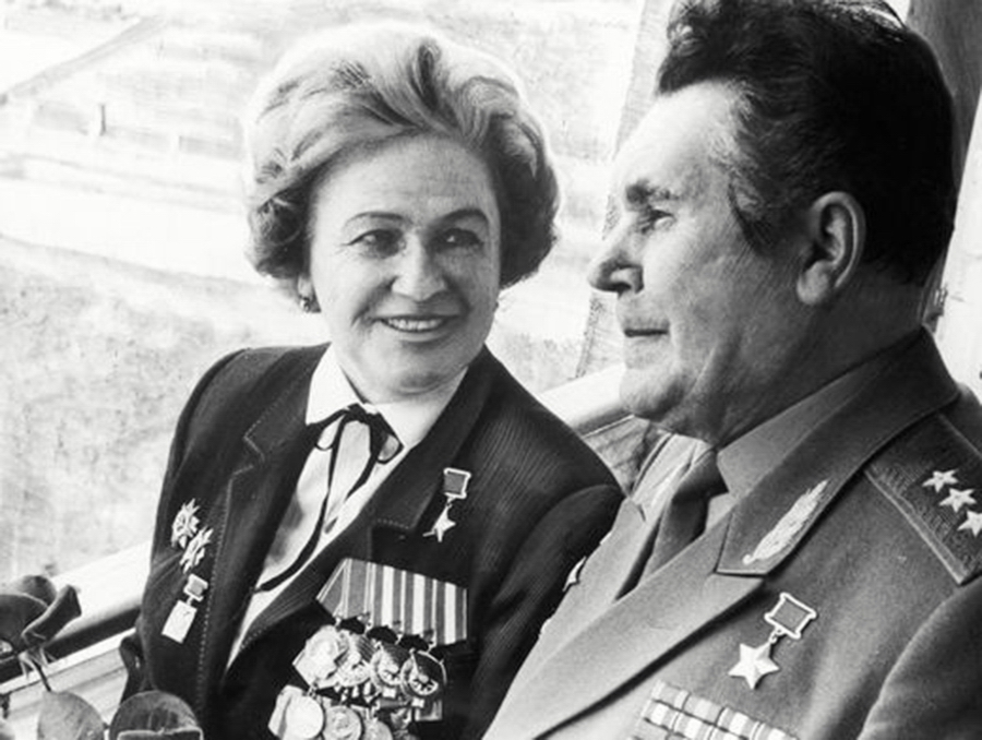 Харламов и Попова постарше.jpg