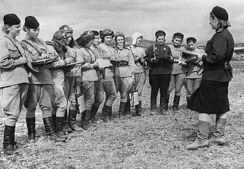 Их называли «ночными ведьмами»: в небе и на земле – только девушки